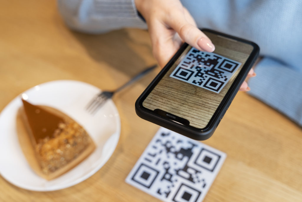 Процесс сканирования qr кода телефоном